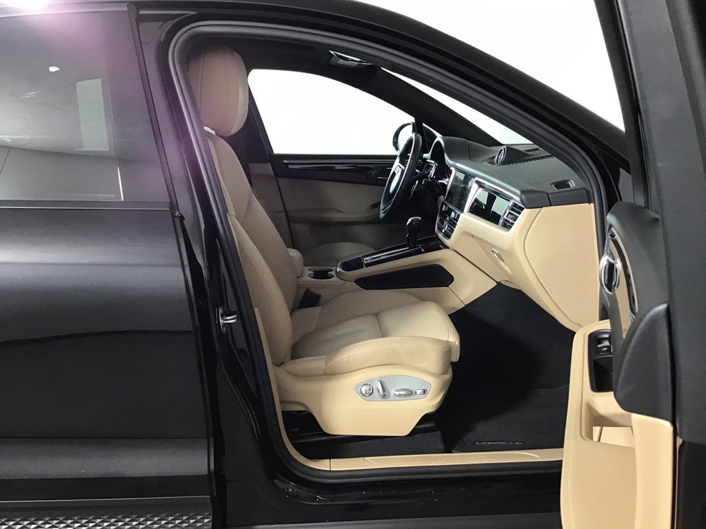 Certified 2023 Porsche Macan Turbo AWD/4WD image 21