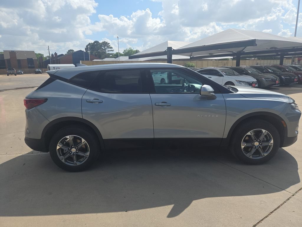 Used 2025 Chevrolet Blazer LT AWD/4WD image 3