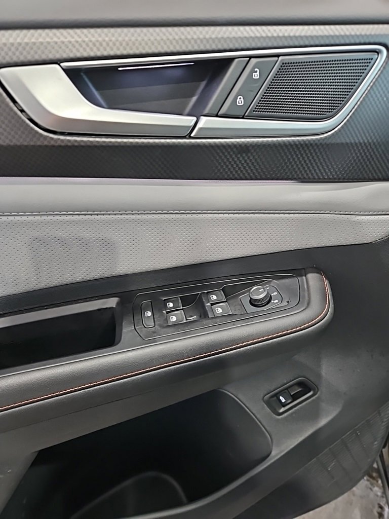 Used 2025 Volkswagen Atlas Peak Edition SE image 30