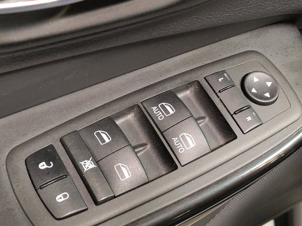 Used 2023 Jeep Cherokee Altitude Lux image 27