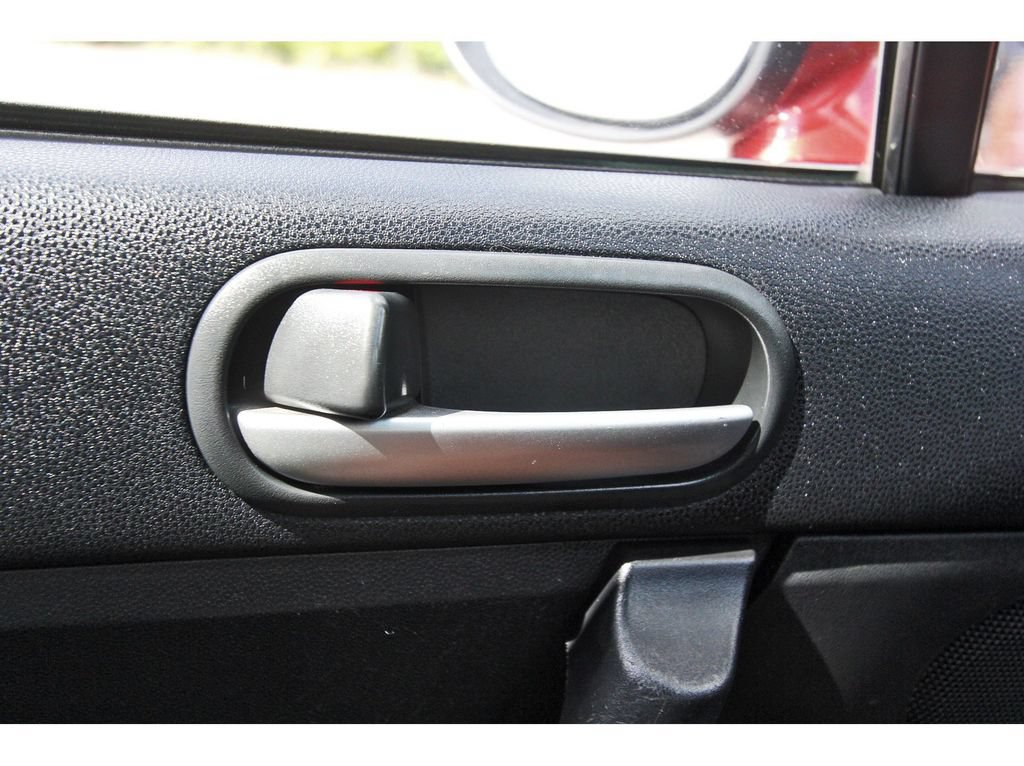 Used 2006 MAZDA MX-5 Miata RWD image 16
