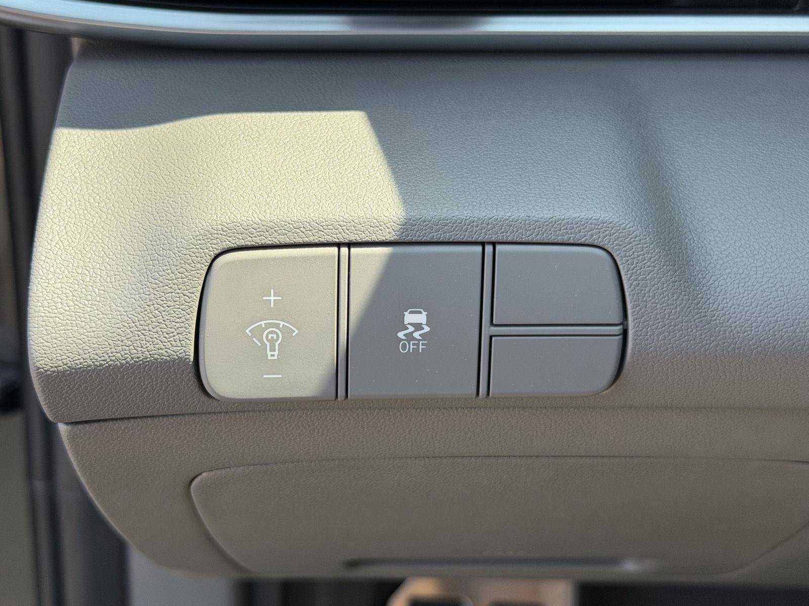 New 2026 Hyundai Elantra SEL Sport FWD image 16