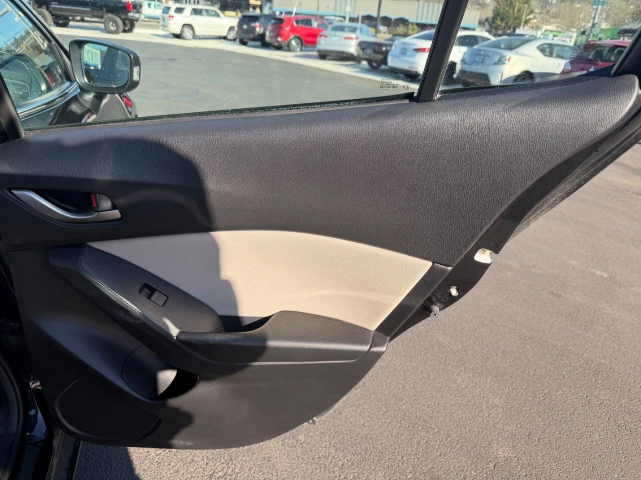 Used 2016 MAZDA MAZDA3 i Sport w/ Preferred Equipment Package image 23