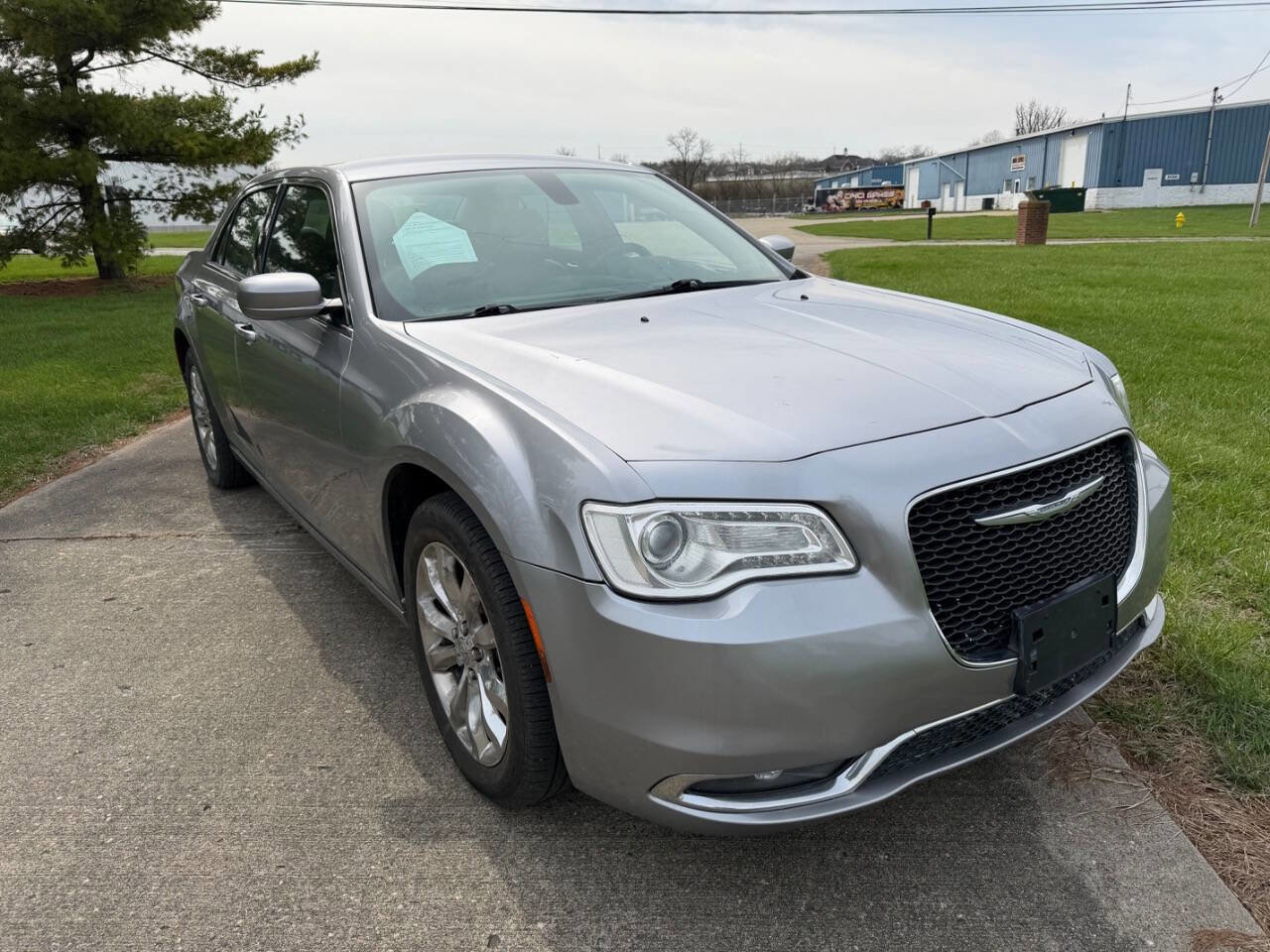 Used 2015 Chrysler 300 Limited w/ Driver Convenience Group image 3