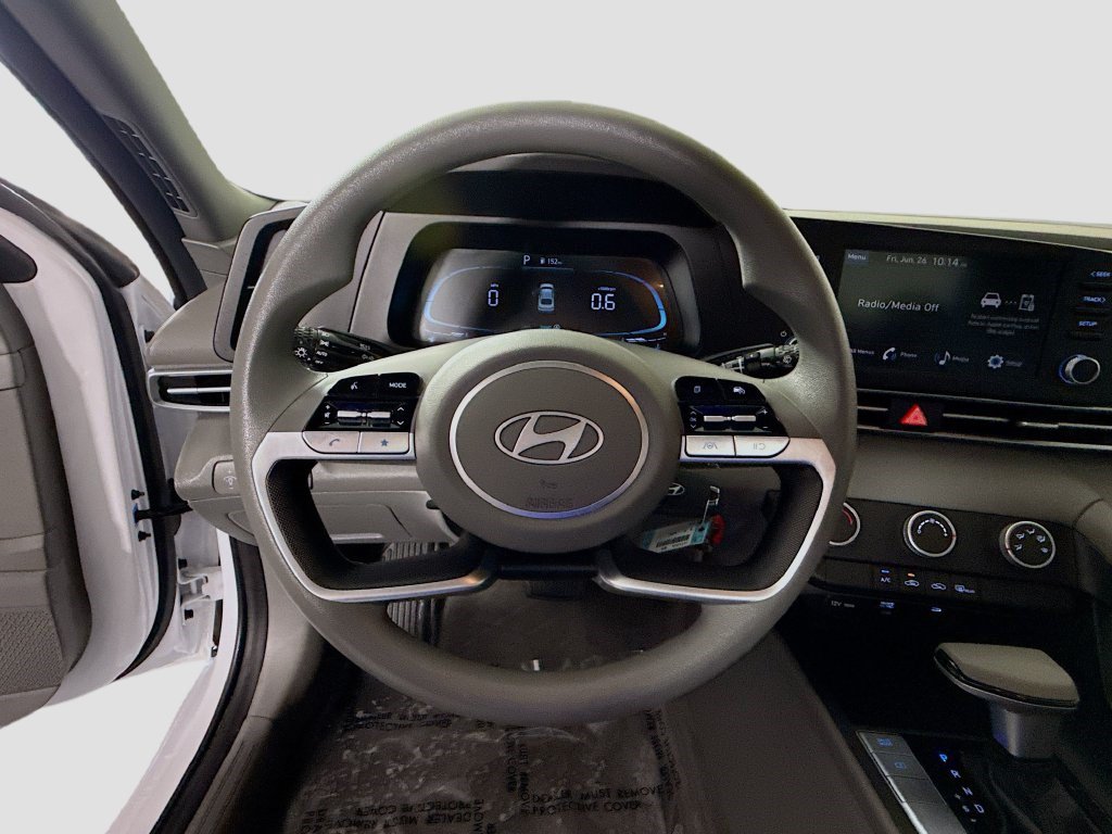Used 2025 Hyundai Elantra SE FWD image 12