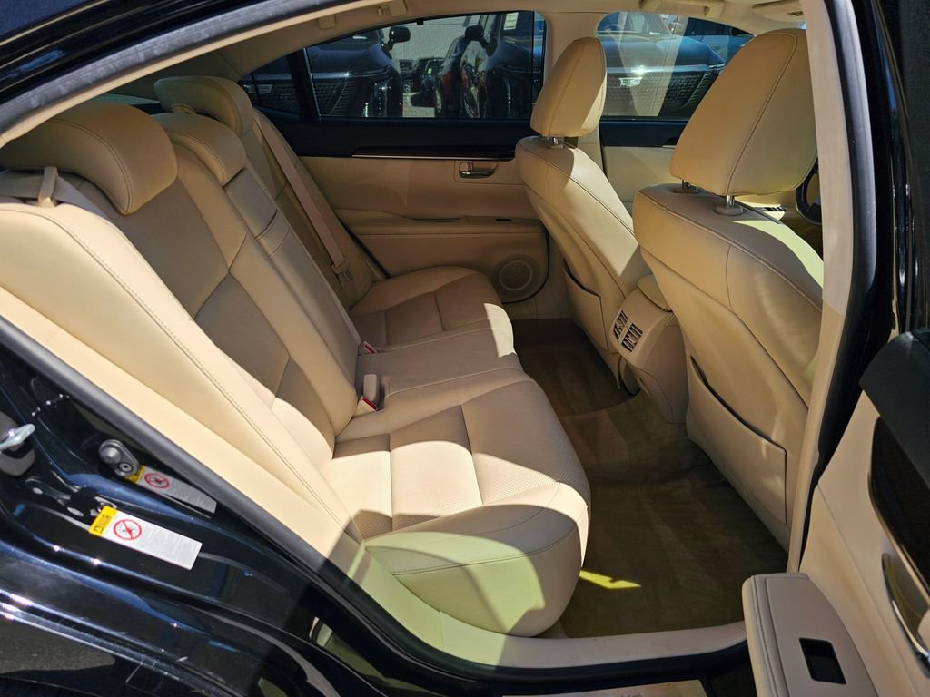 Used 2014 Lexus ES 350 w/ Ultra Luxury Package FWD image 12