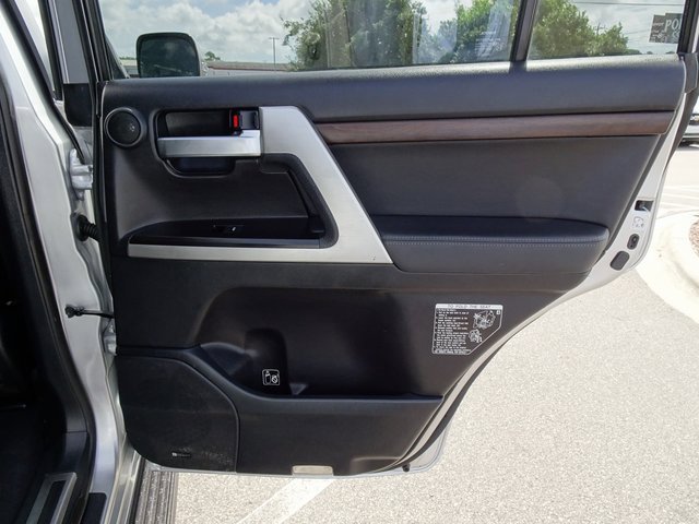 Used 2017 Toyota Land Cruiser image 20