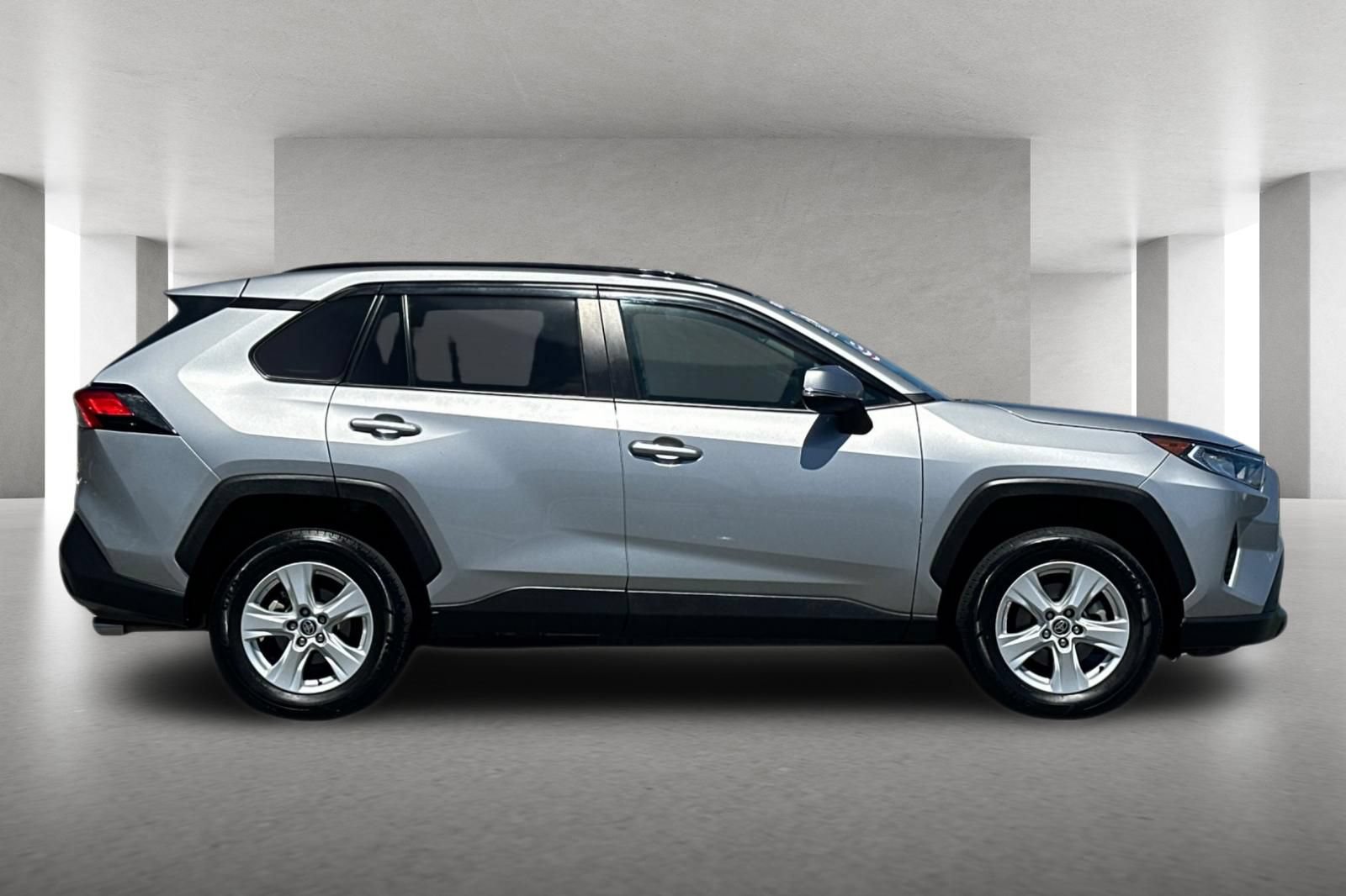 Used 2021 Toyota RAV4 XLE AWD/4WD image 8