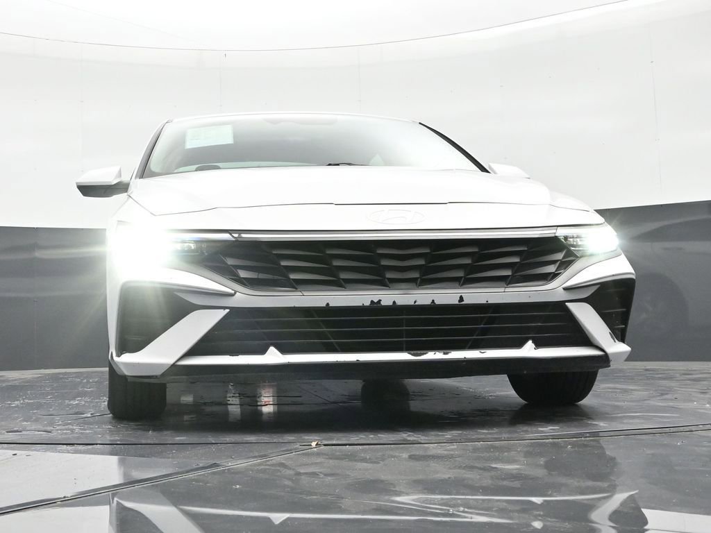 Used 2024 Hyundai Elantra SE image 27