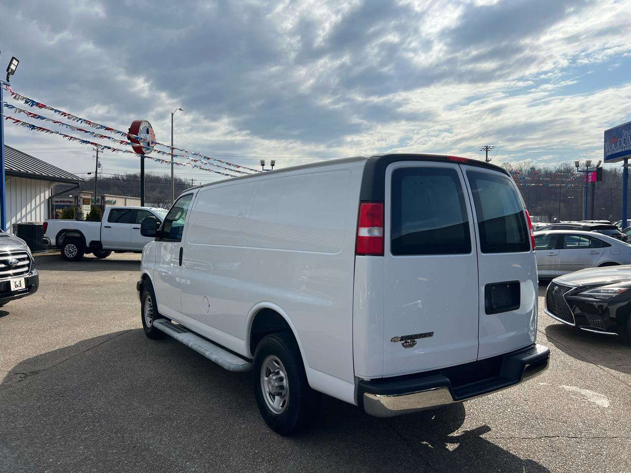 Used 2022 Chevrolet Express 2500 w/ Driver Convenience Package RWD image 4