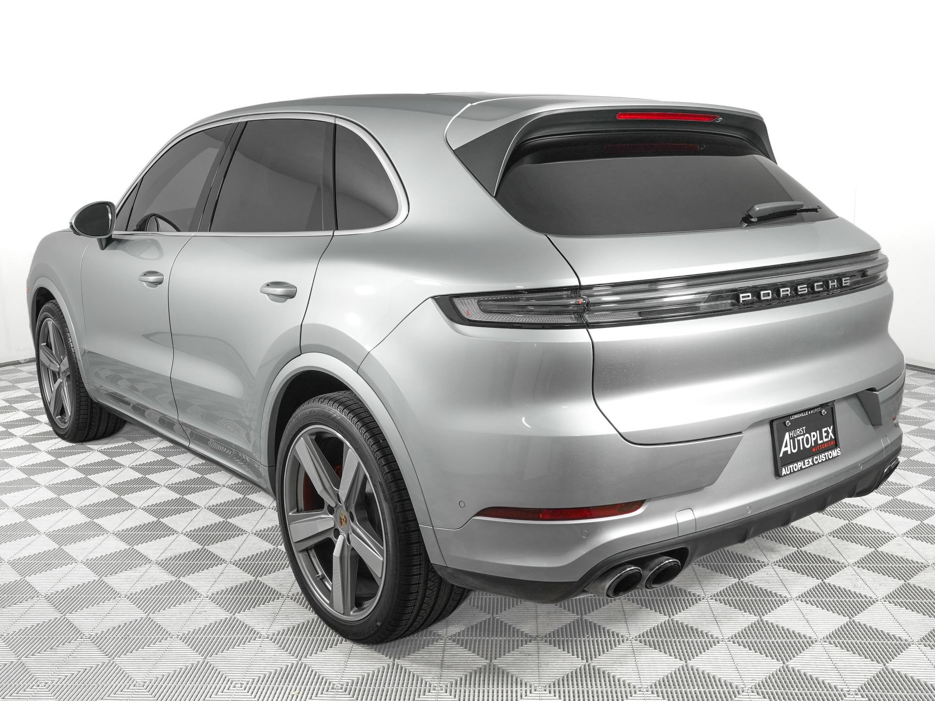 Used 2024 Porsche Cayenne AWD/4WD image 6
