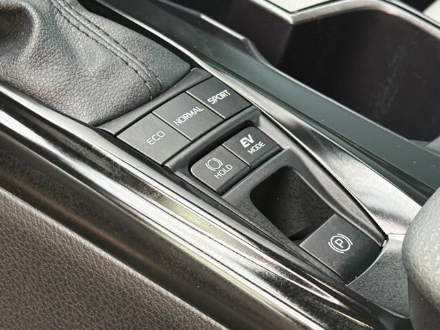 Used 2025 Toyota Camry SE w/ Convenience Package image 25