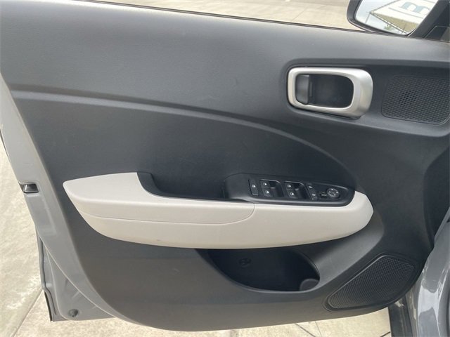 Used 2023 Hyundai Venue SEL image 20