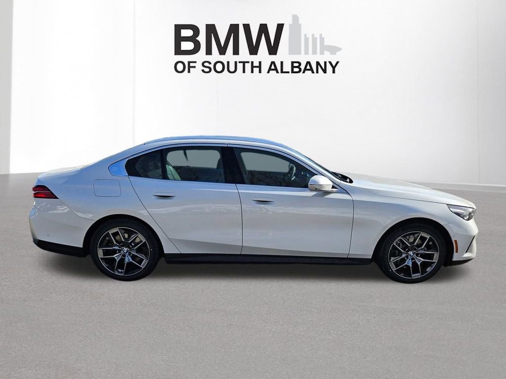 New 2026 BMW 540i xDrive AWD/4WD image 3