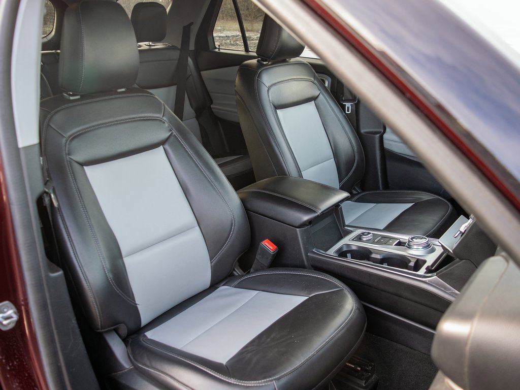 Used 2022 Ford Explorer XLT w/ Equipment Group 202A image 36