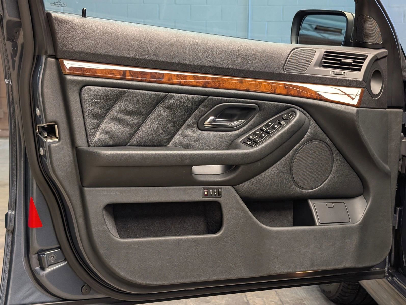 Used 2001 BMW 540i Sedan image 19