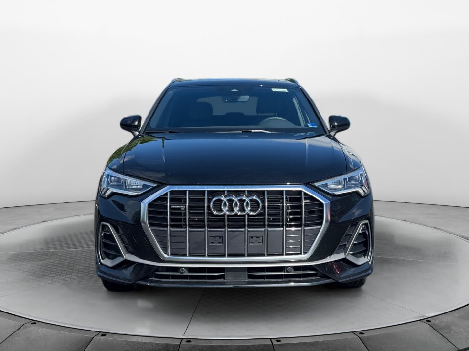 Certified 2025 Audi Q3 2.0T Premium w/ Convenience Package AWD/4WD image 2