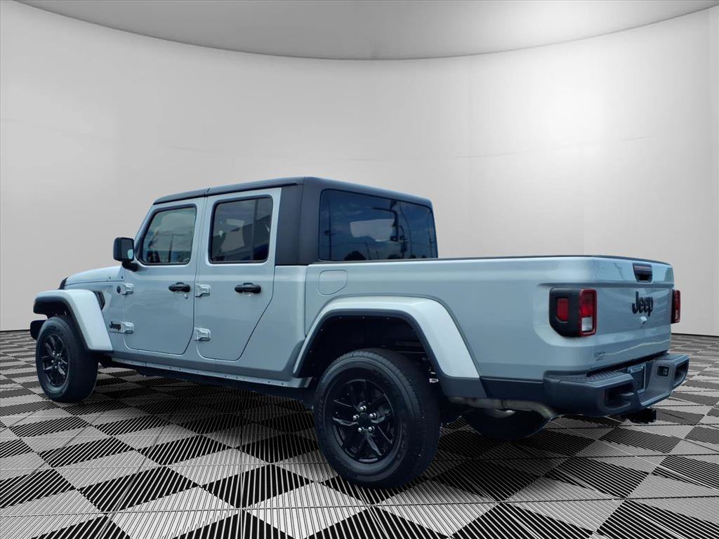 Certified 2023 Jeep Gladiator Sport AWD/4WD image 26