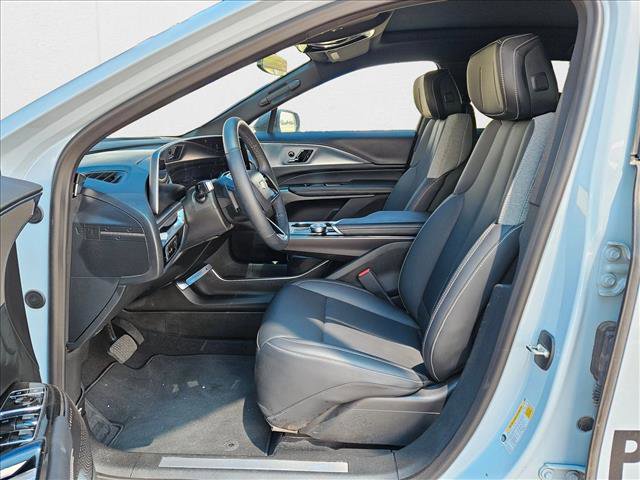 New 2024 Cadillac Lyriq Tech image 15