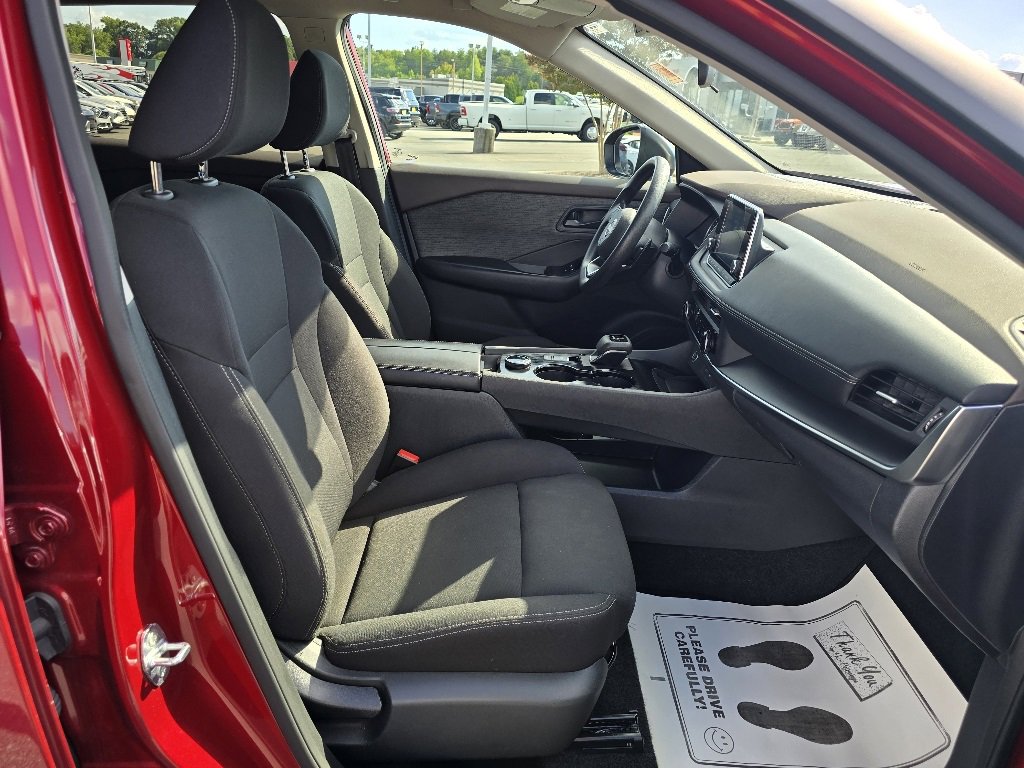 Used 2023 Nissan Rogue S image 14