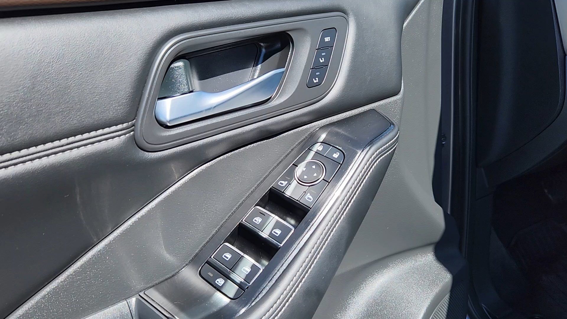 Used 2023 Nissan Rogue SL w/ SL Premium Package image 7