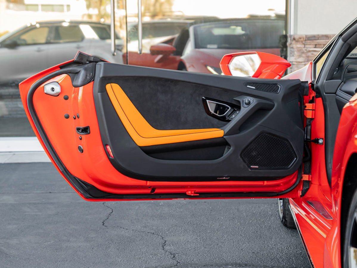 Used 2020 Lamborghini Huracan EVO image 14