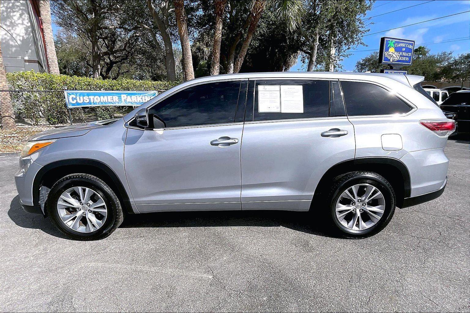 Used 2015 Toyota Highlander Plus FWD image 30