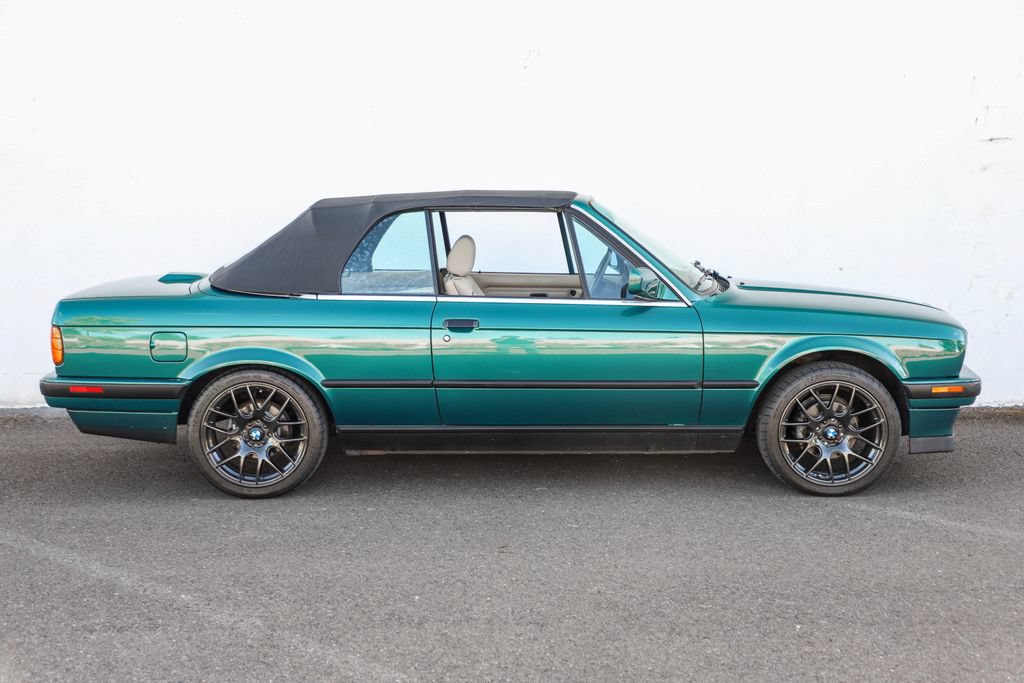 Used 1992 BMW 325i Convertible RWD image 24
