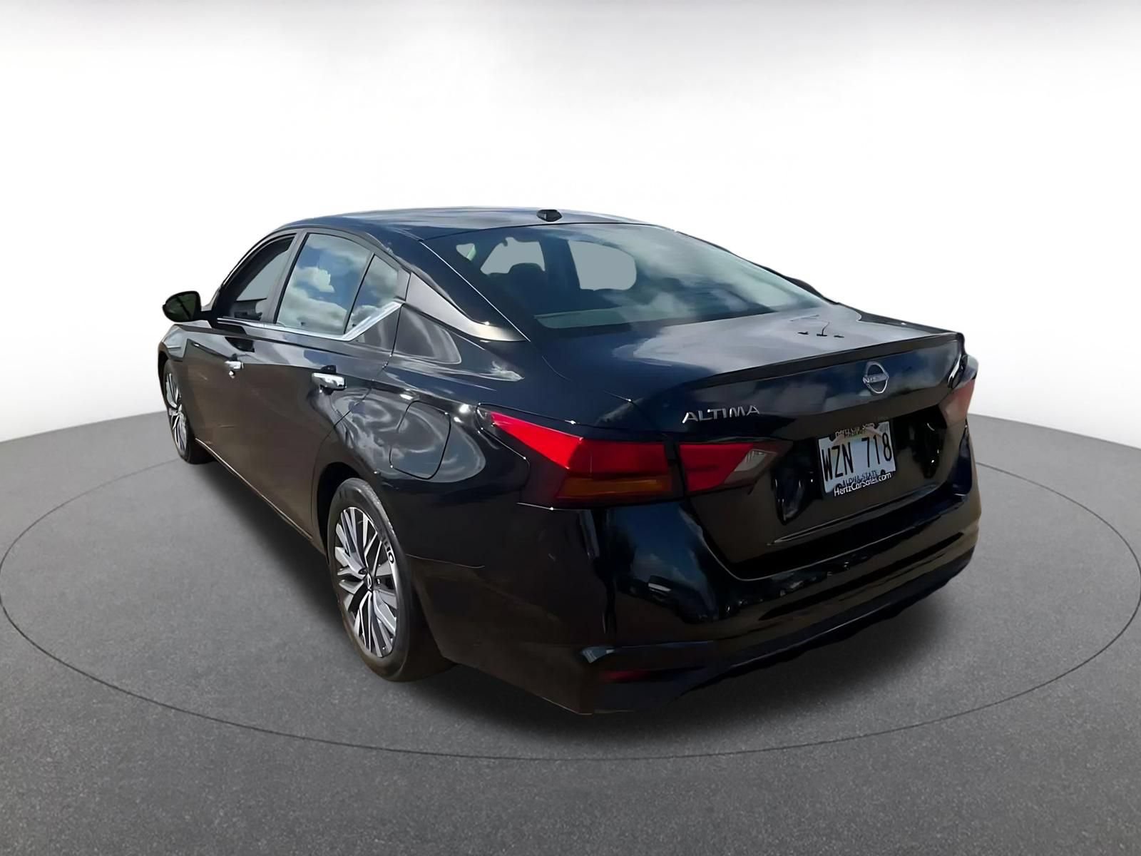 Used 2024 Nissan Altima 2.5 SV FWD image 10