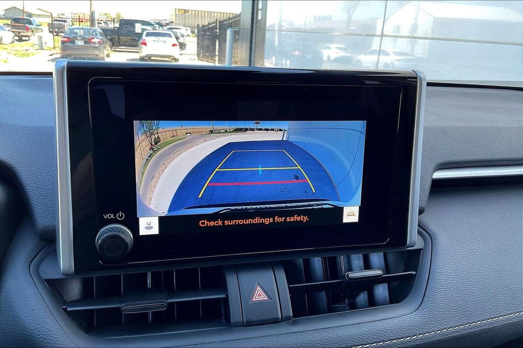 Used 2025 Toyota RAV4 XLE AWD/4WD image 21