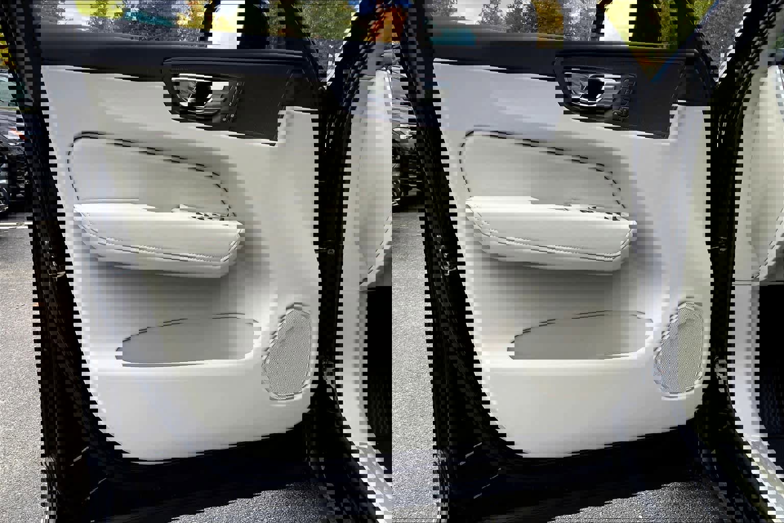 New 2025 Volvo XC60 T8 Plus w/ Protection Package Premier image 11