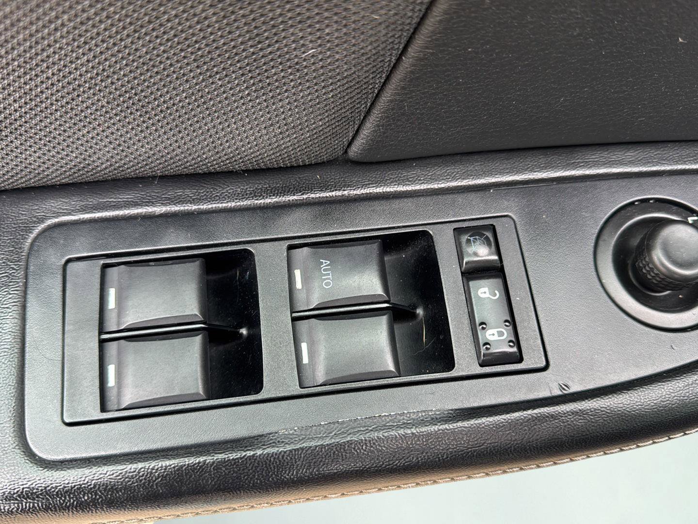 Used 2014 Dodge Avenger SXT w/ Sun/Sound Group image 12