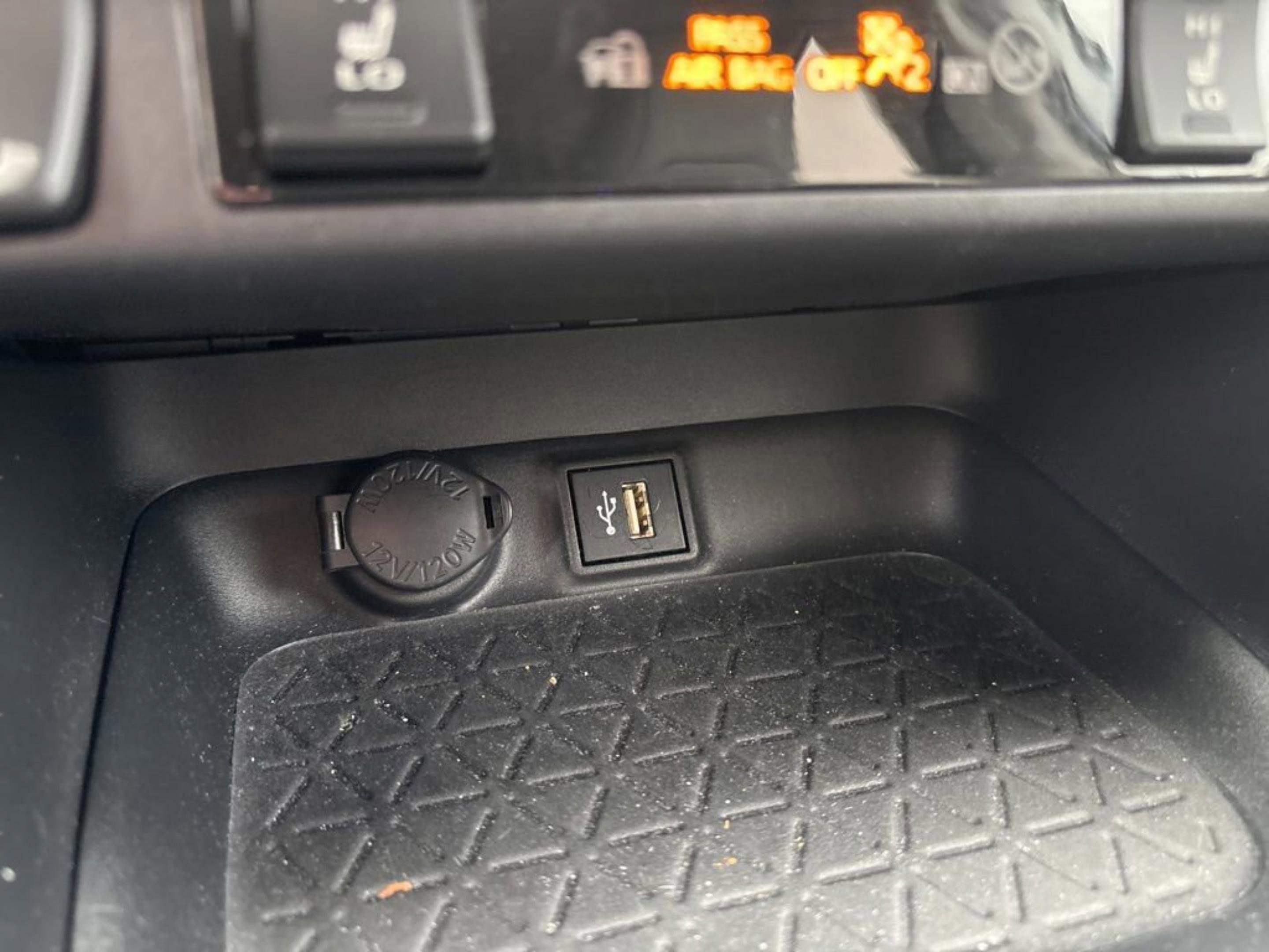 Used 2025 Toyota RAV4 XLE Premium FWD image 19