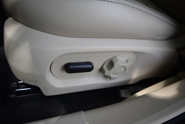 Used 2013 Ford Taurus SEL FWD image 18