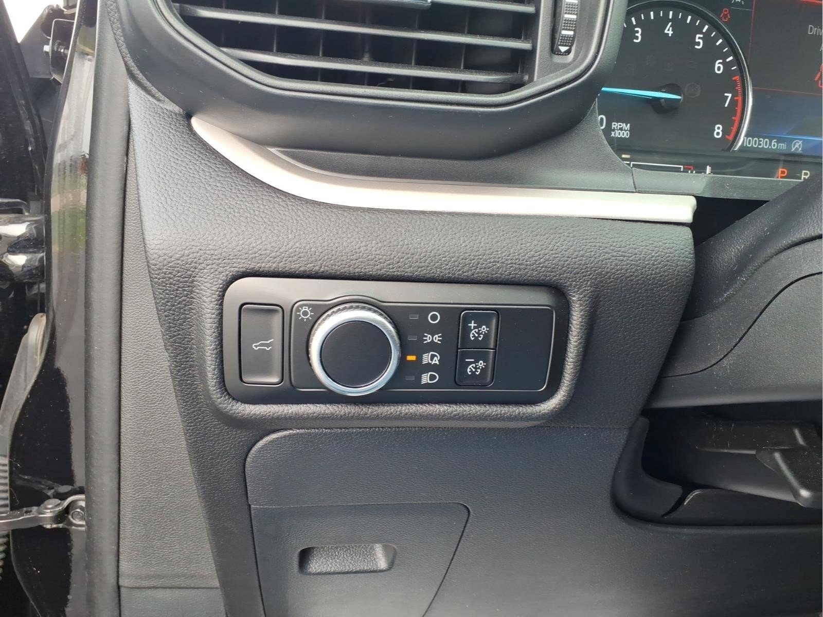 Used 2024 Ford Explorer XLT AWD/4WD image 17