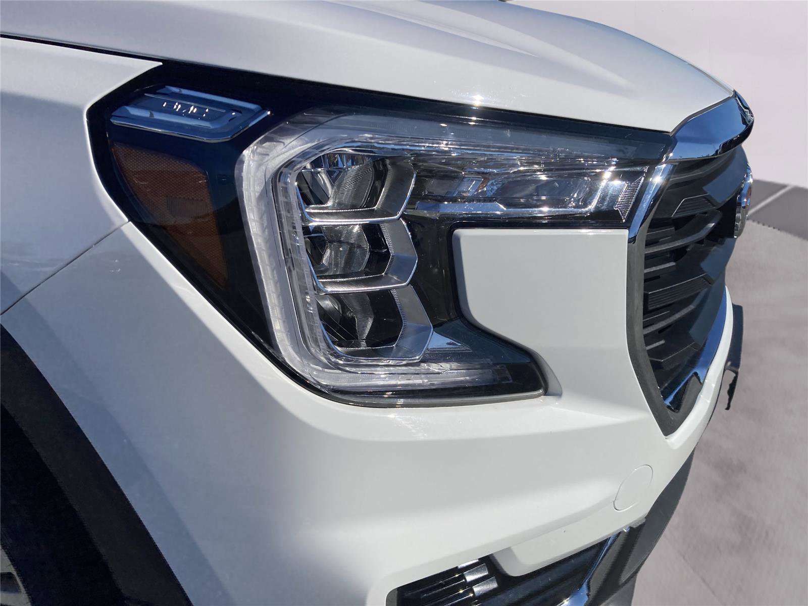 Used 2024 GMC Terrain SLE image 10