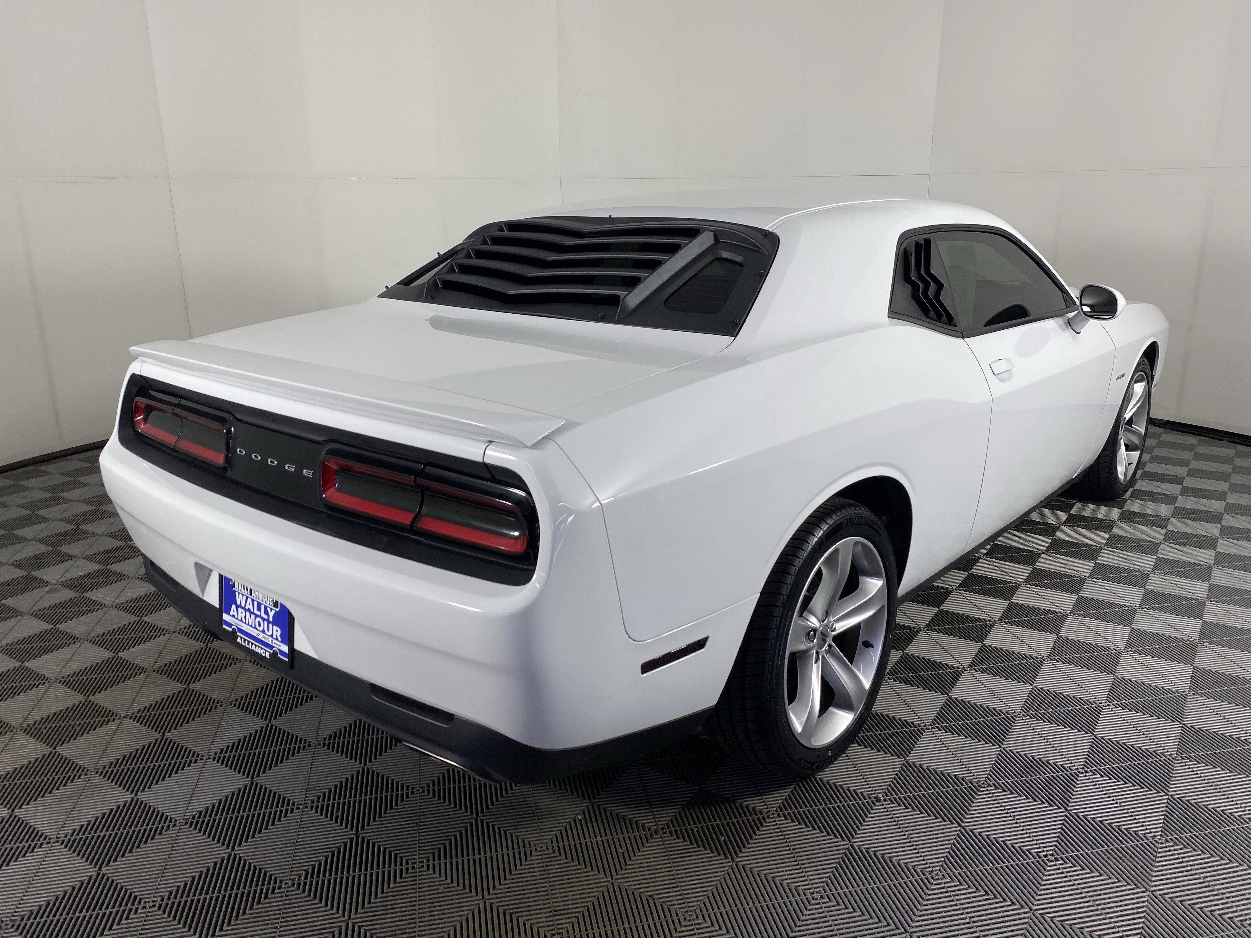 Used 2017 Dodge Challenger R/T image 5
