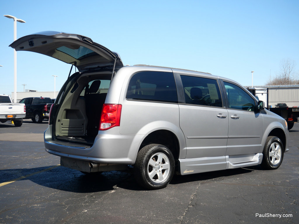 Used 2013 Dodge Grand Caravan SXT w/ Rear Park Assist Pkg FWD image 26