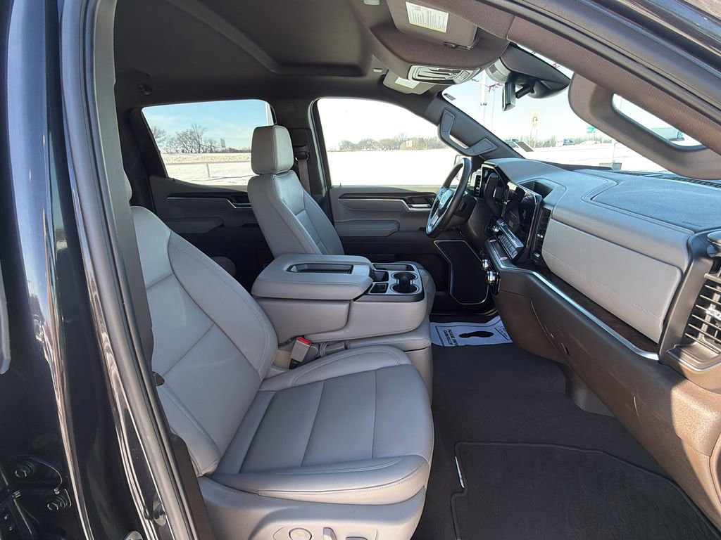 Used 2025 GMC Sierra 1500 SLT image 11