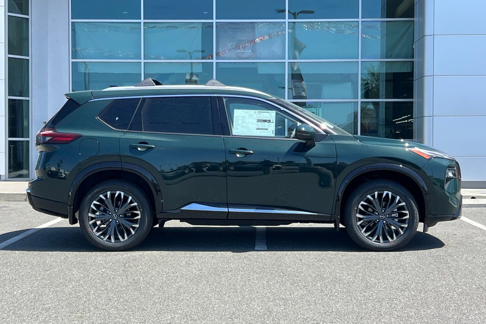 New 2026 Nissan Rogue Platinum AWD/4WD image 3