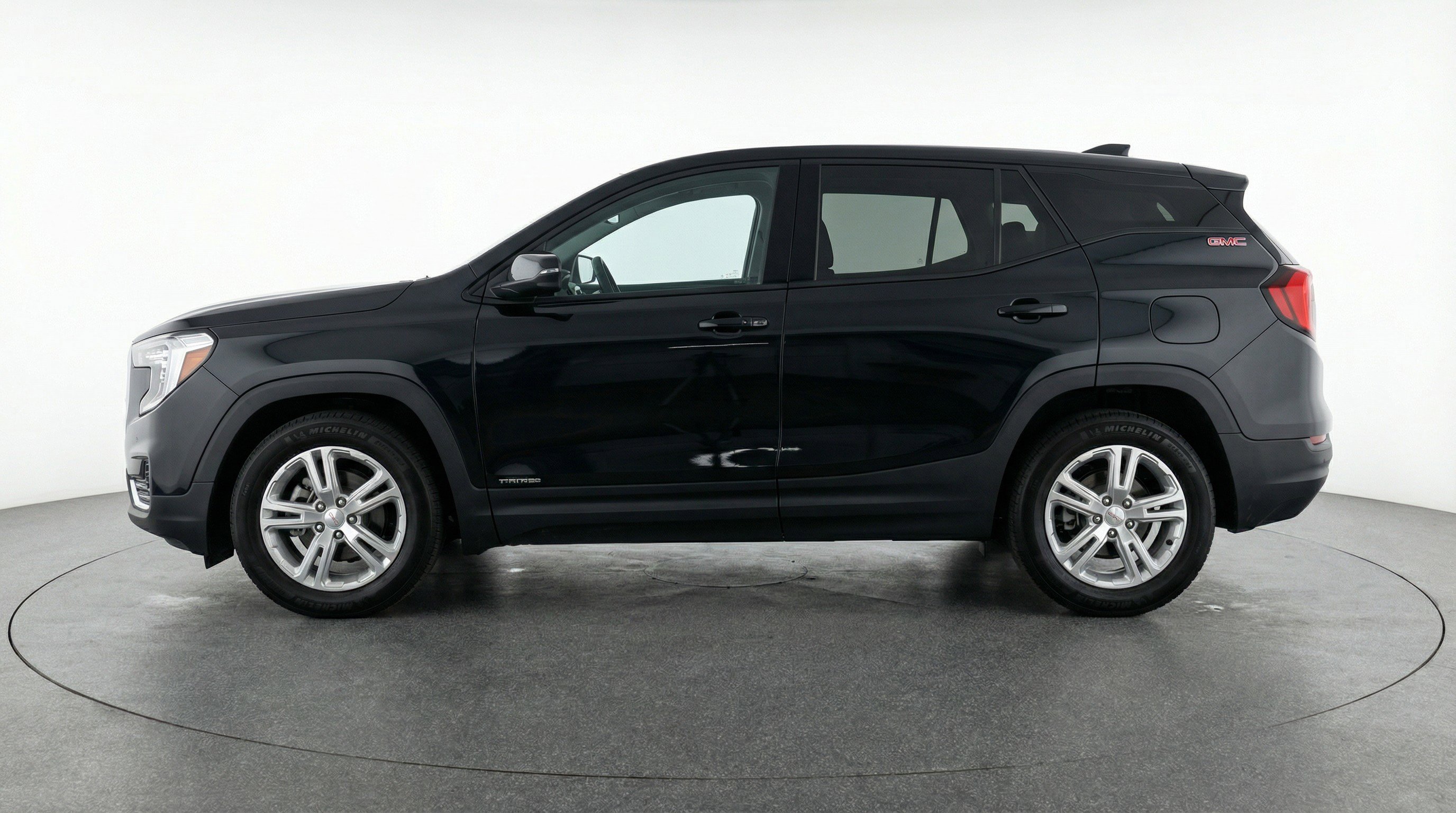Used 2024 GMC Terrain SLE image 5
