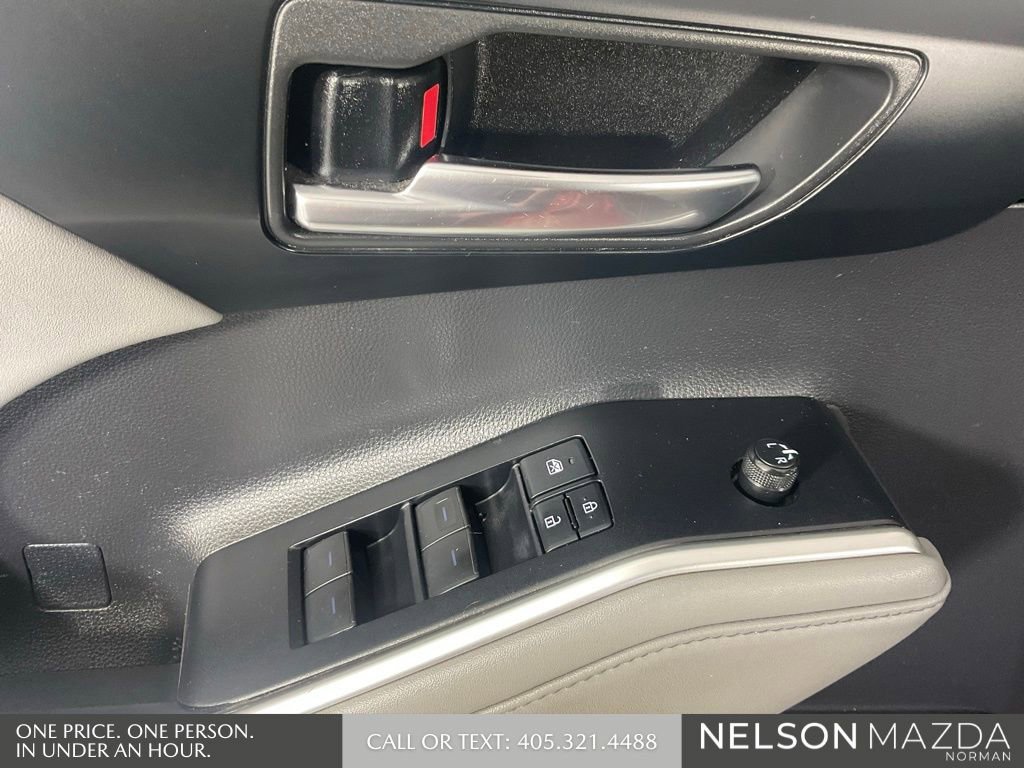 Used 2020 Toyota Highlander XLE AWD/4WD image 18