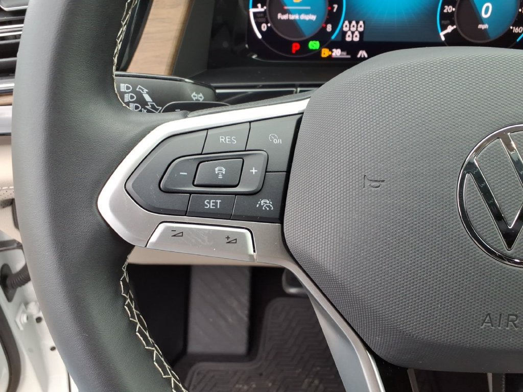 Used 2025 Volkswagen Atlas SE FWD image 33