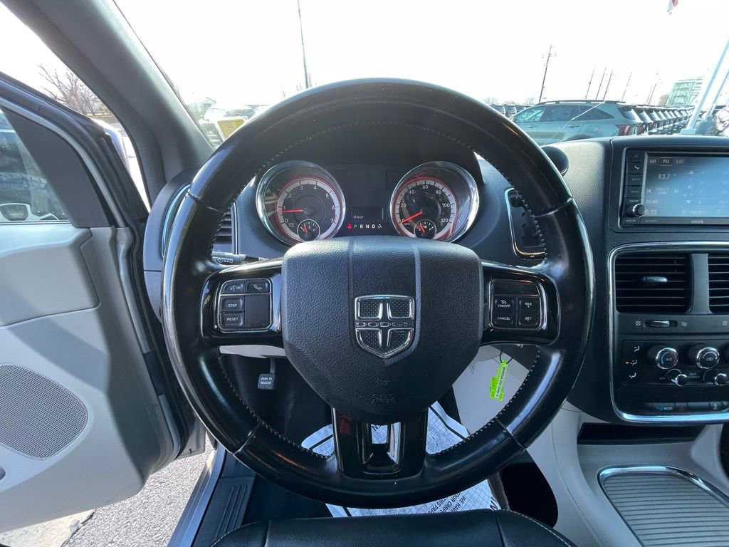Used 2019 Dodge Grand Caravan SXT image 13