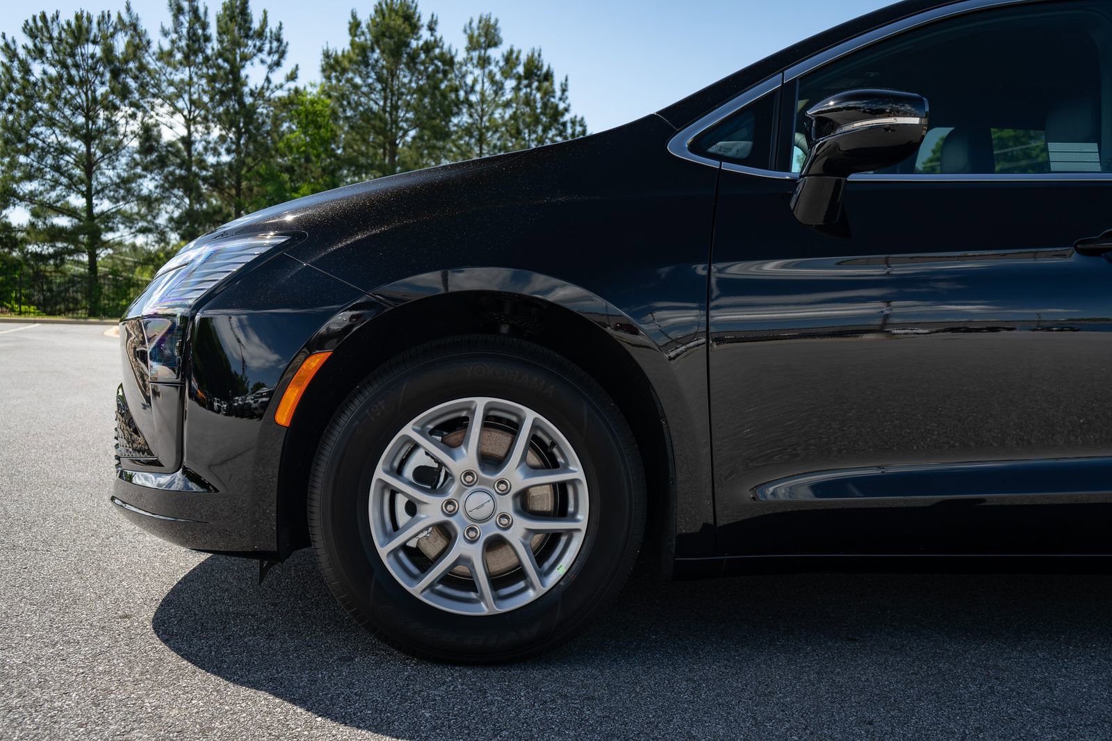New 2027 Chrysler Pacifica Select FWD image 4
