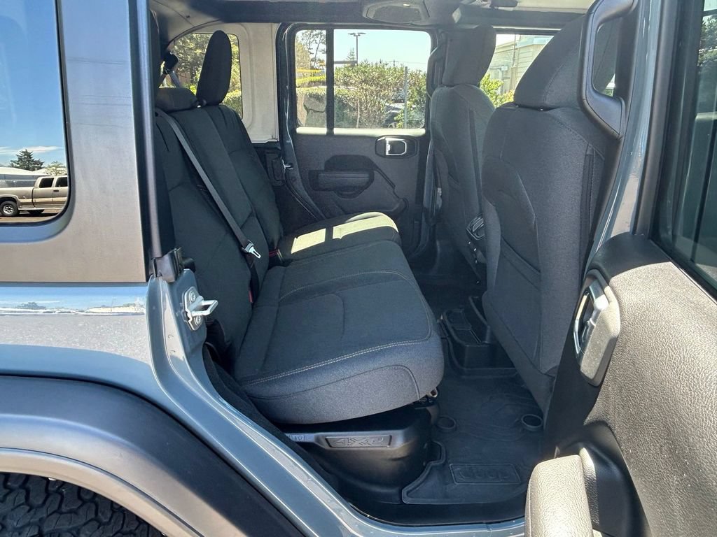 Used 2024 Jeep Wrangler Unlimited AWD/4WD image 35
