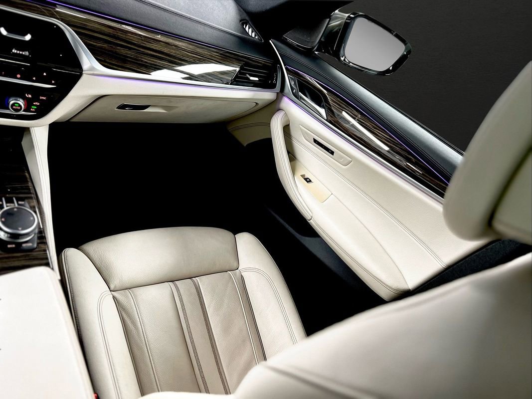 Used 2018 BMW M550i xDrive image 17