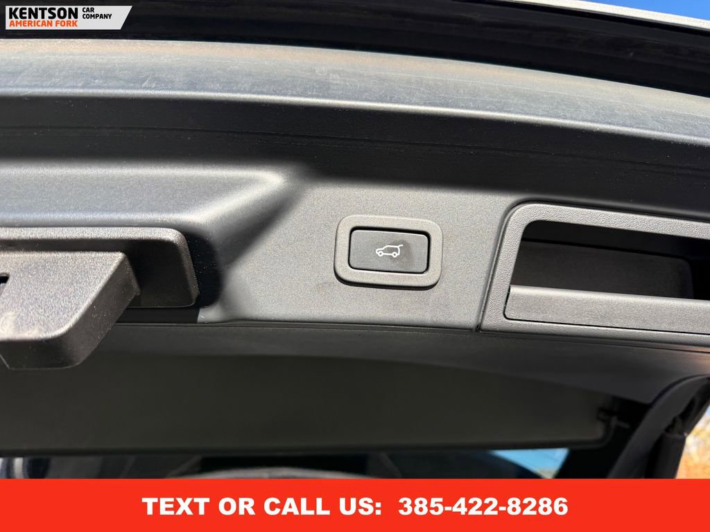 Used 2020 Land Rover Range Rover Velar R-Dynamic S image 38