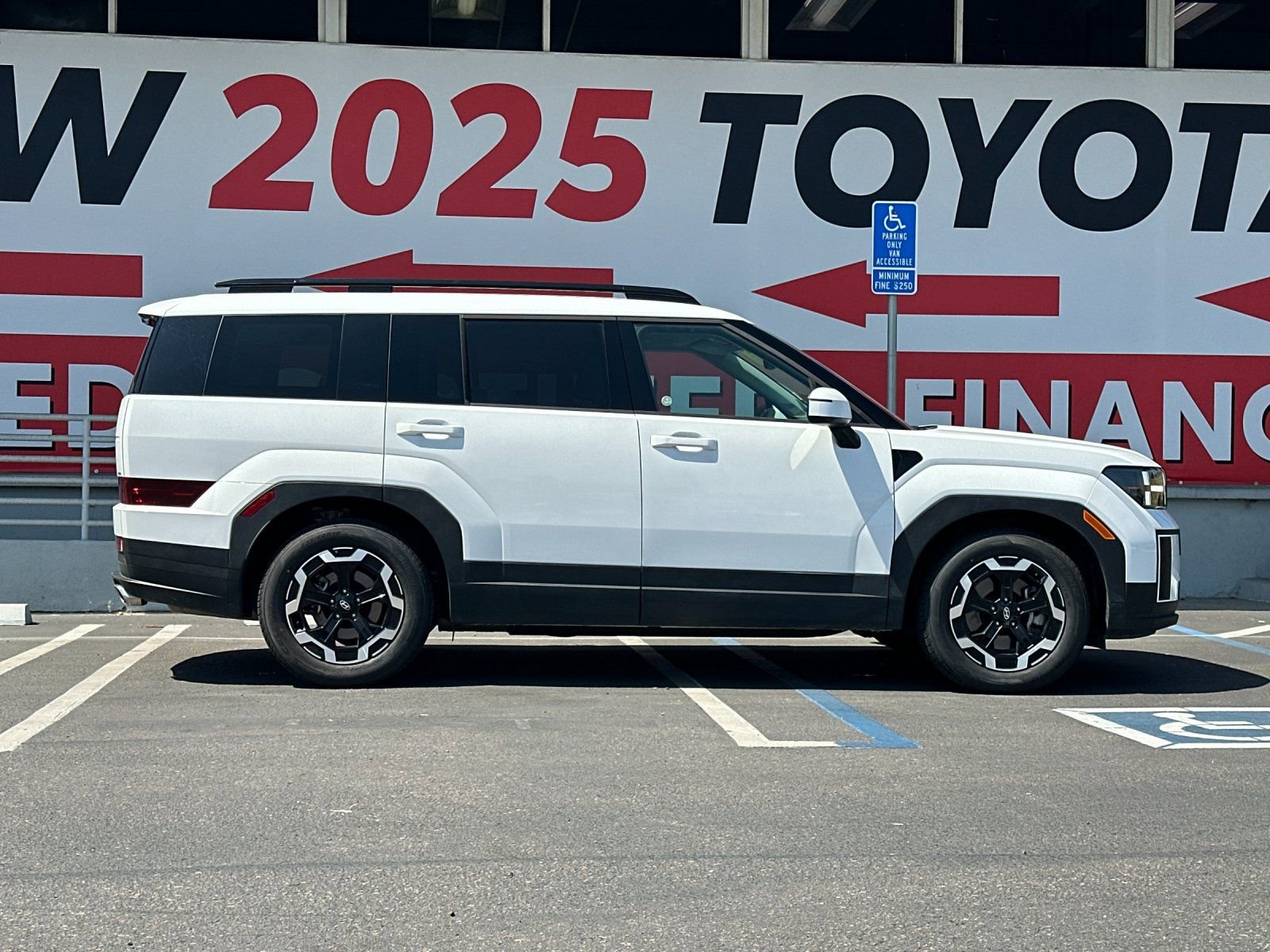 Used 2025 Hyundai Santa Fe SEL image 6