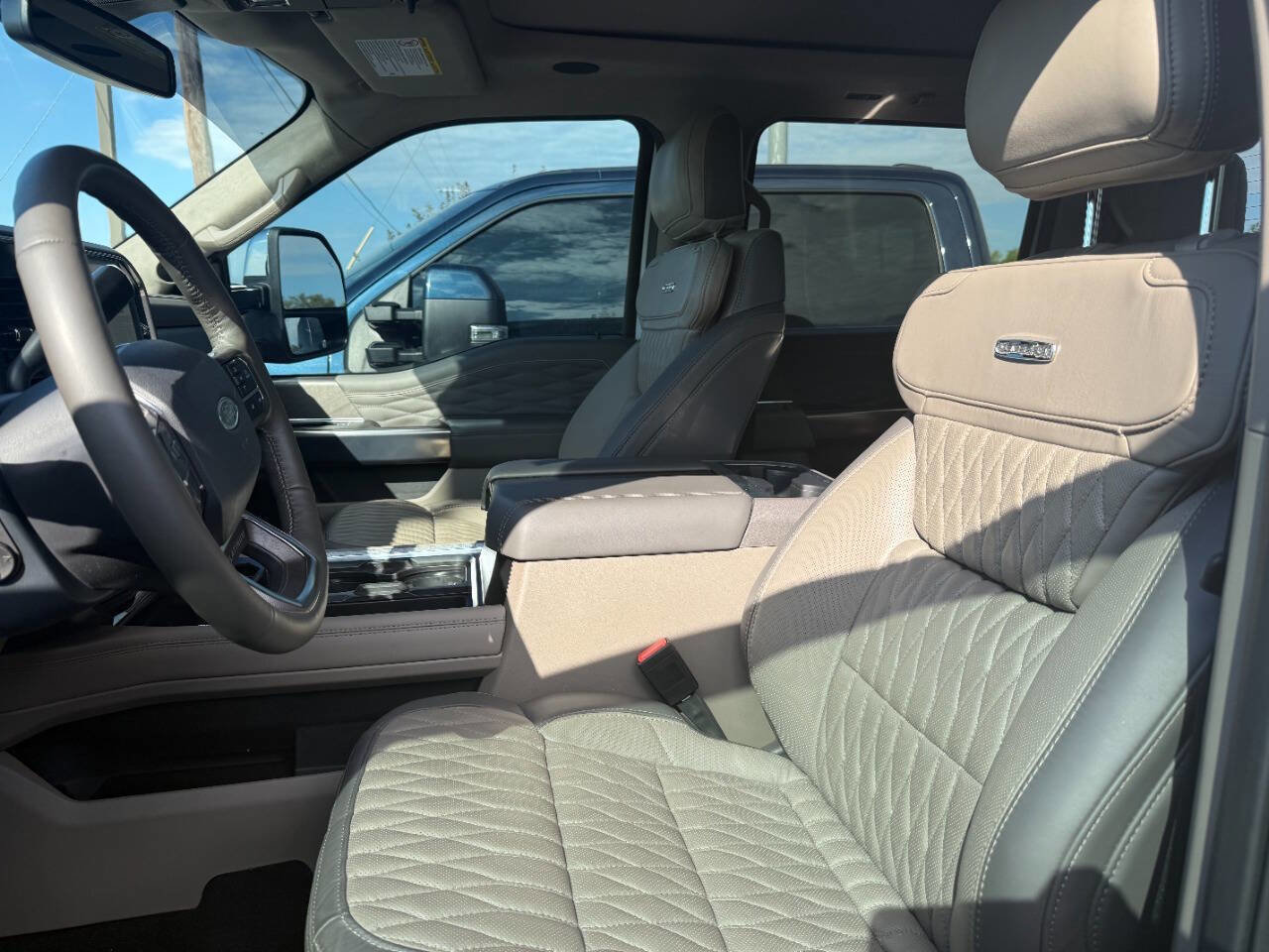 Used 2025 Ford F350 Platinum w/ Platinum Plus Package image 11